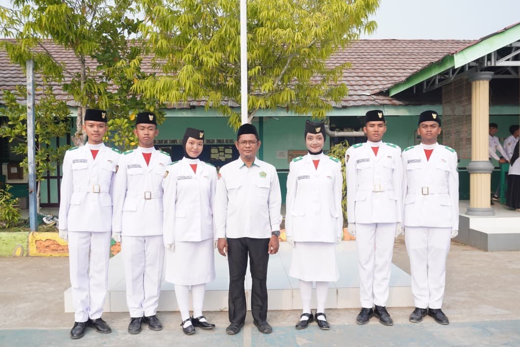 MAN 2 HSU Apresiasi Siswa PASKIBRAKA yang Harumkan Nama Madrasah
